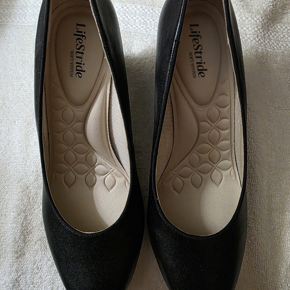 Life Stride Women's Classic Black Heels